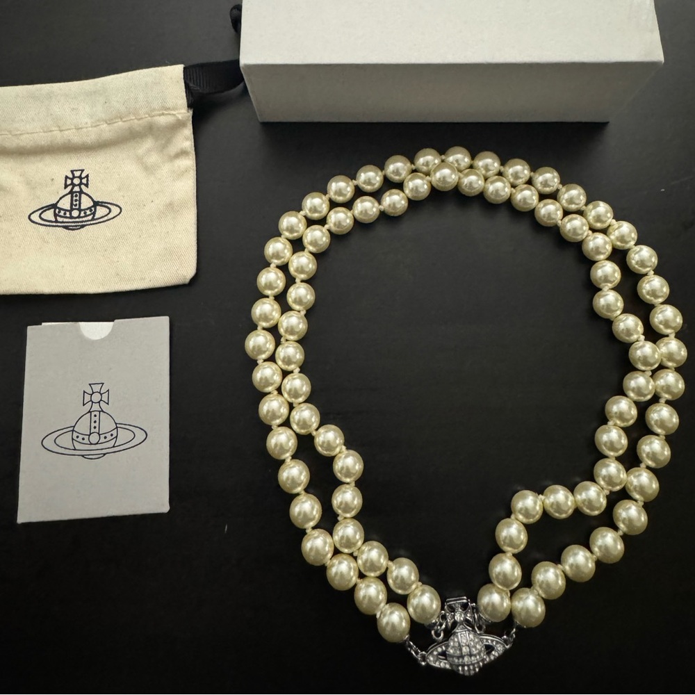 Vivienne Westwood Two row bas relief pearl necklace in silver